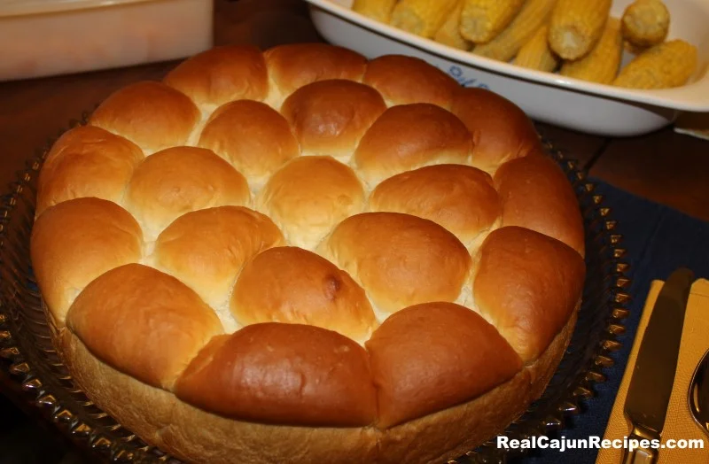 Linda's Old-Fashioned School Cafeteria Bread Rolls